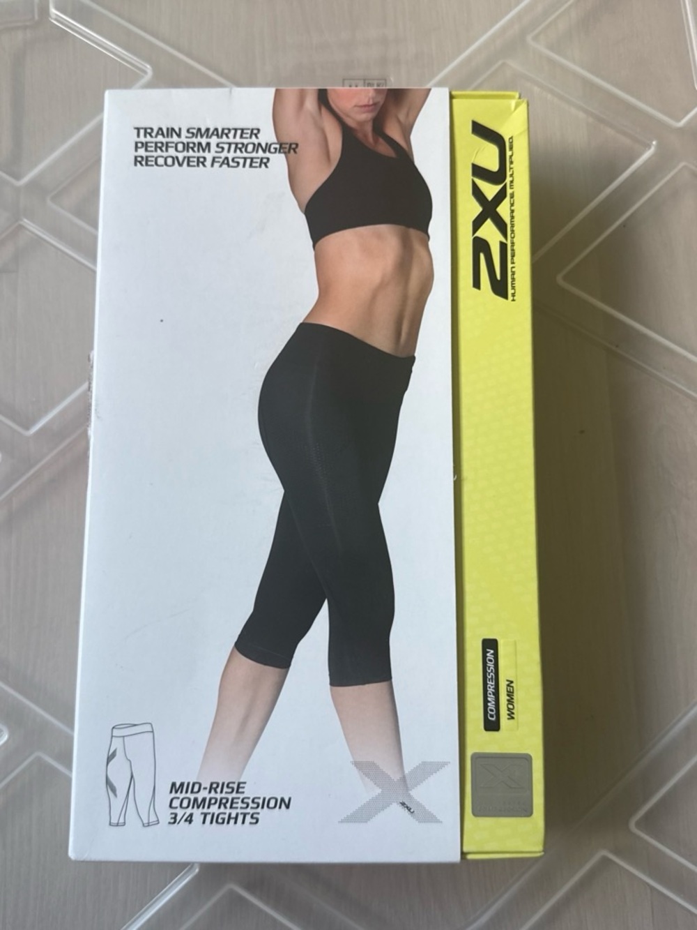 2XU Women’s Black Mid-Rise Compression 3/4 Tights